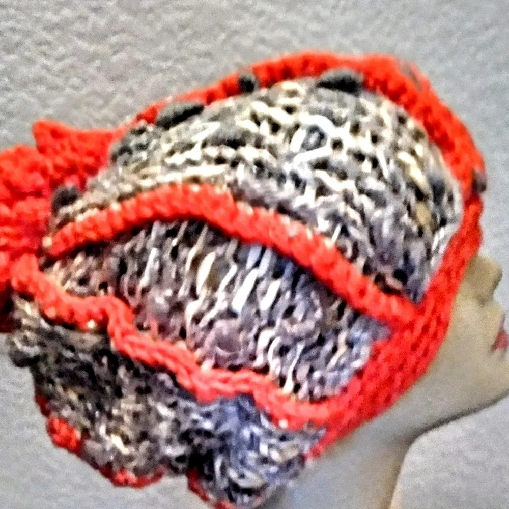 NWT Novelty Knit Hat With Free Form Crochet Accents - Picture 3 of 6